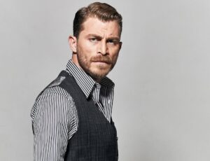 Eren Vurdem Instagram - Costum/style @geruzestore @oguzhanbozali @alpertoktas7 Hair @ergunnyalcin01 Makeup @gurcanar Photographer @rimedhitaf