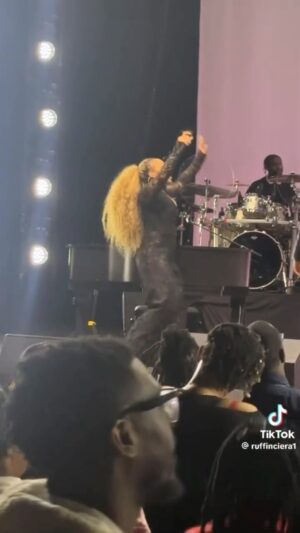 Erica Campbell Instagram - One thing I’m going to do is shout! 🏃🏽‍♀️

So Evans, Birmingham, and Atlanta, GET READY, we’re going up for Easter weekend! 🤍