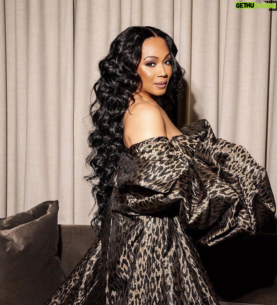 Erica Campbell Instagram - On this day, I would like to highlight a woman that has been a key figure in my entrepreneurial journey. Not only was she my first client, she was the first person that put the idea of going out on my own in my head & continued to encourage me until I believed it wholeheartedly MYSELF. ”All it takes is one person to believe in you.” E prayed WITH me and always accepted my calls. She continued showing up for me at times when I was so down I felt incapable of showing up for myself. Thinking about those first years and all my many blessings makes me emotional. I recognize that God brought a God-fearing woman into my life because He wanted to ensure that I was led by faith. Erica has stream the radio for years praying for others and impacting so many lives. Today, I want to give her, HER flowers and say thank you Father for bringing her into my life. Thank you Ms.Erica for all that you’ve done for me and countless others. You are truly an anointed woman. On this International Women’s Day, I’d like to highlight …YOU. You are a gift and I pray you truly believe it. Happy International Women’s Day. #internationalwomensday #womenleadingwomen #femaleentrepreneur #womensupportwomen #Faith #love #supporthandmade
