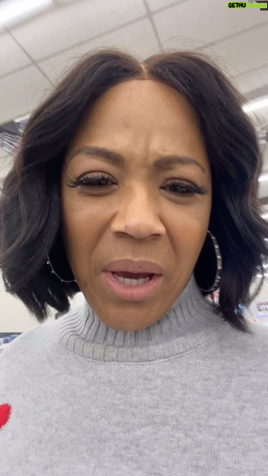 Erica Campbell Instagram - Me and @cvspharmacy @cvshealth have a special bond!! I was going for my prescription and got distracted🤣🤣pray fuh me!! Anybody else have this issue? What's your store?