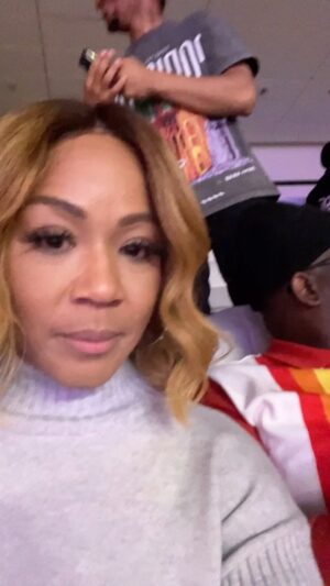 Erica Campbell Instagram - Had a blast with the hubby @warryncampbell at the game! BIG thanks to @cheftommiv and @troyvincentsr for the tickets #cantfront #itwasagift #stillagoodwife