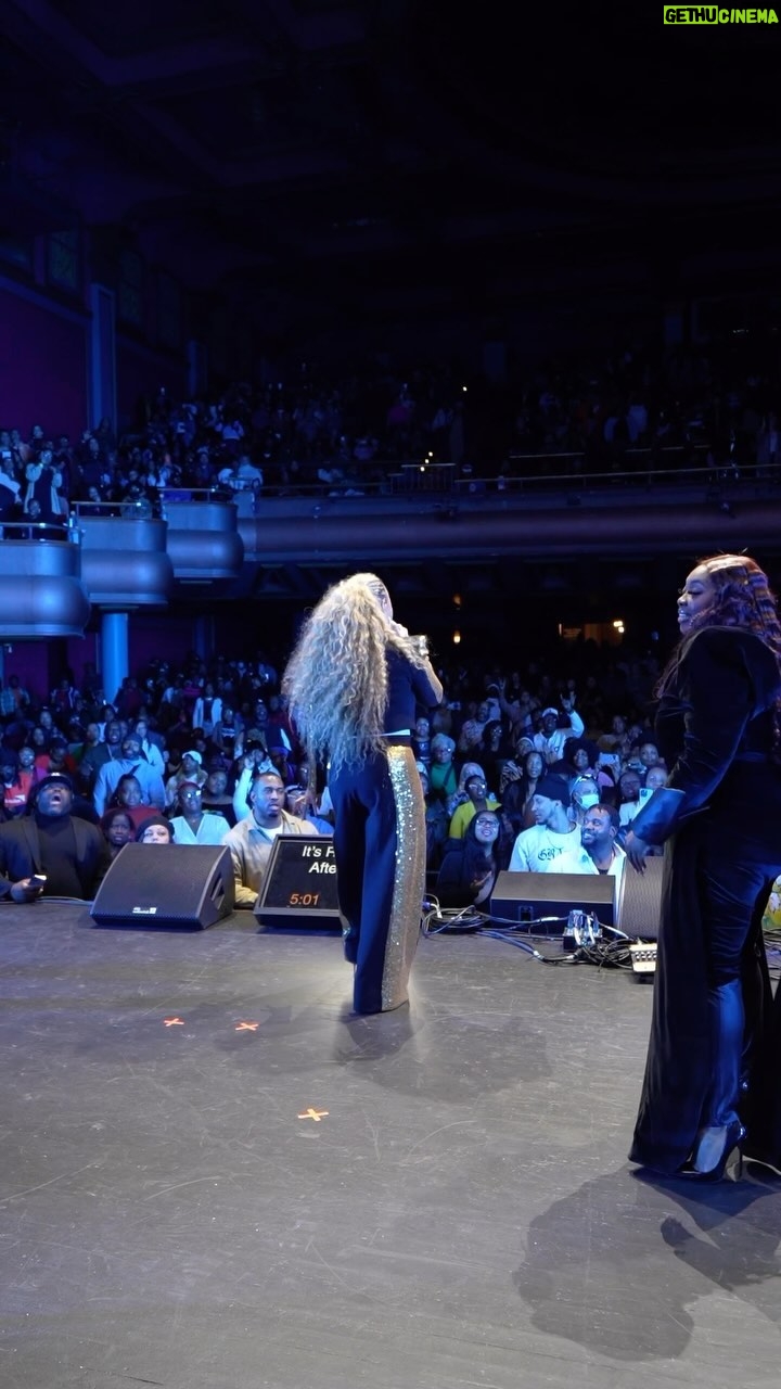Erica Campbell Instagram - INDY, thank you for singing with us! St. Louis, we can’t wait to worship with you tonight! I hope you have your singing voices ready. We’re going to give God some praise! ❤️ #onehallelujahtour 🎥 @matt.wiley_