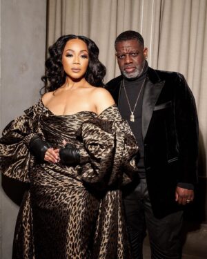 Erica Campbell Instagram - Grammys 2024!! I always win…trophy or not!! Subscribe to LoveErica.com and see you on tour @onehallelujahtour 

Styled by @stylistjbolin 
Assistant stylist: @mr.racy 
Dress: @jaellofficial 
Shoes: @flordemariacollection @stylepr 
Earrings: @grahamcruz.studio 
Hair: @allthatjazzglam 
MUA: @akilah82 
Fashion PR: @stephanijstyle 
Grammys: @recordingacademy 

📸: @cyndiibee_