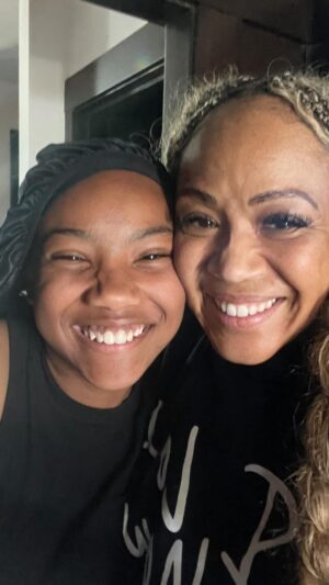 Erica Campbell Instagram - I came home❤️ and it feels good here! #love #campbellfamily @warryncampbell