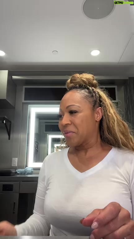 Erica Campbell Instagram - Wild convo wit @thekrissc 🤣🤣❤️❤️