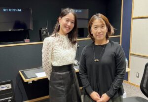 Erika Toda Instagram - Audibleにて「母性」を朗読しました
収録の際、著者である湊かなえさんが会いにきてくださいました🥹🫶
朗読は初めての経験で芝居との違い、難しさを痛感しました
鍛錬を重ね、またいつかチャンスがあればやってみたい
湊さん、お声がけいただきありがとうございました！