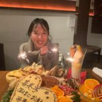 Erika Toda Instagram - 無事に今年も仕事を納めることができました。 今年は沢山の出会いと別れがあり、いろんな涙を流しましたが、だからこそ、日常を過ごすことの尊さや、生きている悦びをより強く感じる事ができました。 まだまだ不安な日々が続くかと思いますが、どうか皆さんが笑顔で過ごせますように。 良いお年をお迎えくださいね ありがとう
