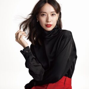 Erika Toda Instagram - ❤️🖤

#CartierLoveIsAll #CartierTokyo

@cartier