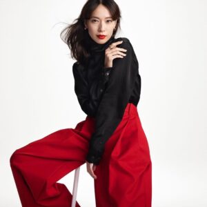 Erika Toda Instagram - ❤️🖤

#CartierLoveIsAll #CartierTokyo

@cartier