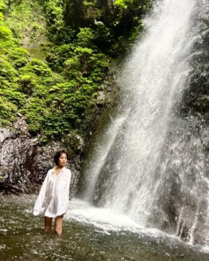 Erika Toda Instagram - まさかの私今年に入ってから投稿してなかったという事にさっき気づきました。
知らないうちにアップデートされて投稿するボタンを必死に探しました。
20分くらいは格闘したと思います。

何か載せたいと思ったけど
写真を撮ってなかったので絶望しました。
なのでトークエッセイ「彼女」より
未公開写真を🥰