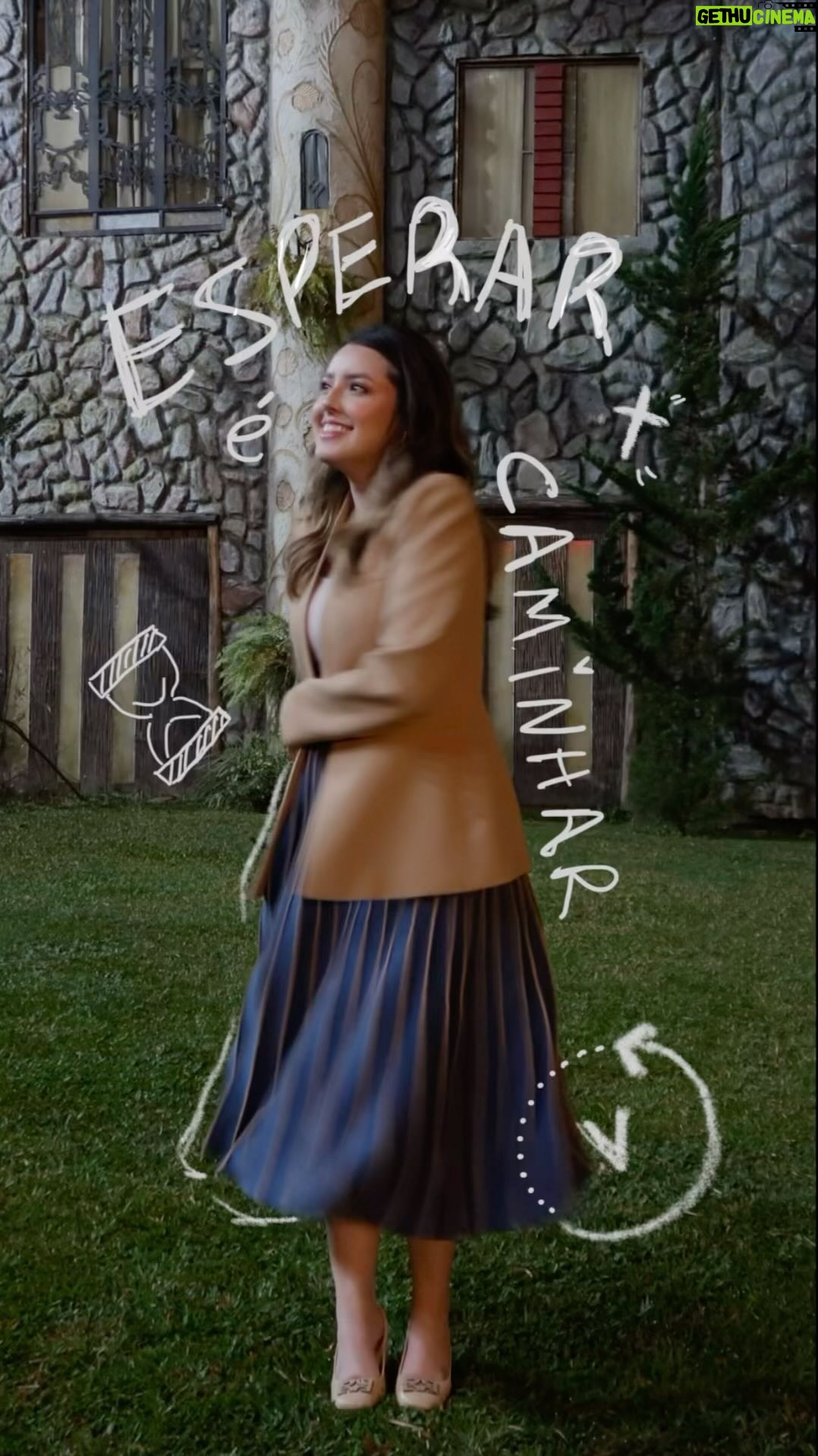 Esther Marcos Instagram - “Quando o medo vem bater a minha porta e Tuas promessas me fogem a memória eu….CONFIAREI!” ❤️🔥📌