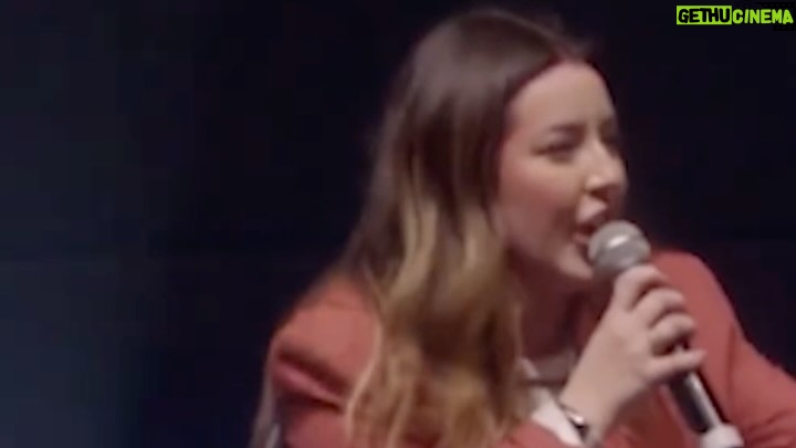 Esther Marcos Instagram - #tbt dessa ministração incrível que virou até lançamento depois👀 E aí lindeza, já sabe o medley de Maranata 1/2 de cor?? Já podemos lançar a outra parte? A AMIGA AQUI JÁ QUER LIBERAR A PARTE 2 Hahaha