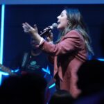 Esther Marcos Instagram – #tbt dessa ministração incrível que virou até lançamento depois👀 E aí lindeza, já sabe o medley de Maranata 1/2 de cor?? Já podemos lançar a outra parte? A AMIGA AQUI JÁ QUER LIBERAR A PARTE 2 Hahaha