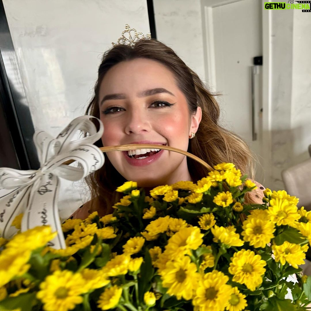 Esther Marcos Instagram - para florir o seu começo de semana hihi 🌼