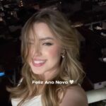 Esther Marcos Instagram - Feliz ano novo!! Que nesse novo ano possamos crescer em Cristo e agradarmos o Seu coração! 🤍