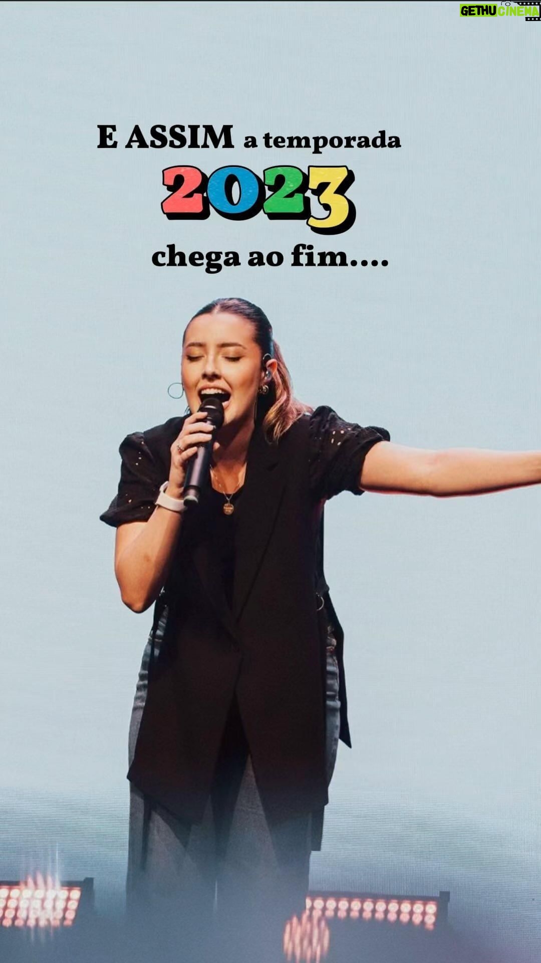 Esther Marcos Instagram - Nesse ano eu: lancei um projeto 100% autoral, comecei a ministrar a palavra além do louvor, terminei o meu tcc e já já irei me formar em teologia, peguei as chaves do meu apartamento, conheci diversos membros do corpo que faço parte em Cristo Jesus ao redor desse Brasilzão, chorei, errei, ri, me reergui…..e em todos esses momentos a graça e a misericórdia do meu Melhor Amigo me alcançaram. Jesus, eu te agradeço por esse ano e já estou gerando expectativas sobre o ano que vem. Não deposito a minha confiança no ano mas naquEle que estará comigo! O ano de 2024 é nosso! 🚀❤️🔥 Borá entrar na trend? Link disponível no story!