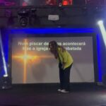 Esther Marcos Instagram - MARANATA sendo ministrada = Esther chorando 🥹❤️‍🔥 Como amo essa canção, como amo ouvir a noiva declarando que não deseja nada mais a não ser a volta do seu Senhor! Lançamos esse medley de Maranata e desde então estamos recebendo muitas mensagens! E aí? Você já ouviu o medley de Maranata hoje? Me conta 👇🏻