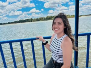 Esther Marcos Instagram - primeira vez andando de balsa hahah da pra ver que a amiga aqui amou né ??!! 

E você lindeza, já andou de balsa??? ⛴️
