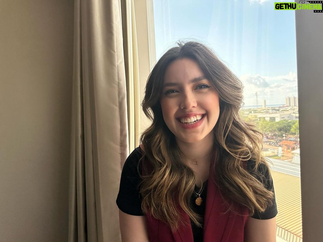 Esther Marcos Instagram - O sorriso de quem caminha com Cristo 😁