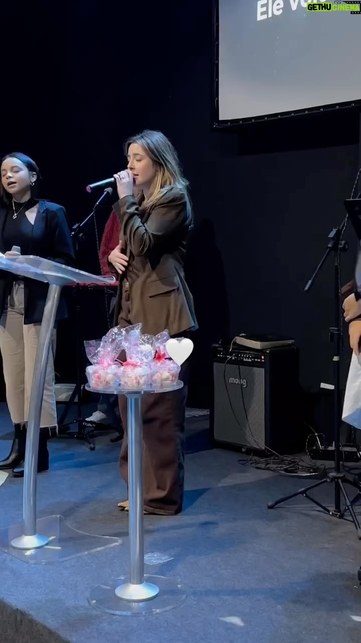 Esther Marcos Instagram - “MARANATA” + a voz da igreja = ❤️🔥