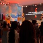Esther Marcos Instagram - Que honra foi ministrar o louvor e a palavra com vocês hoje @pvjovensoficial , continuem adorando ao nosso Deus com a sua identidade de FILHOS firmada nEle. Continuem cheios ❤️‍🔥