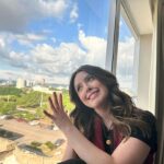 Esther Marcos Instagram - O sorriso de quem caminha com Cristo 😁