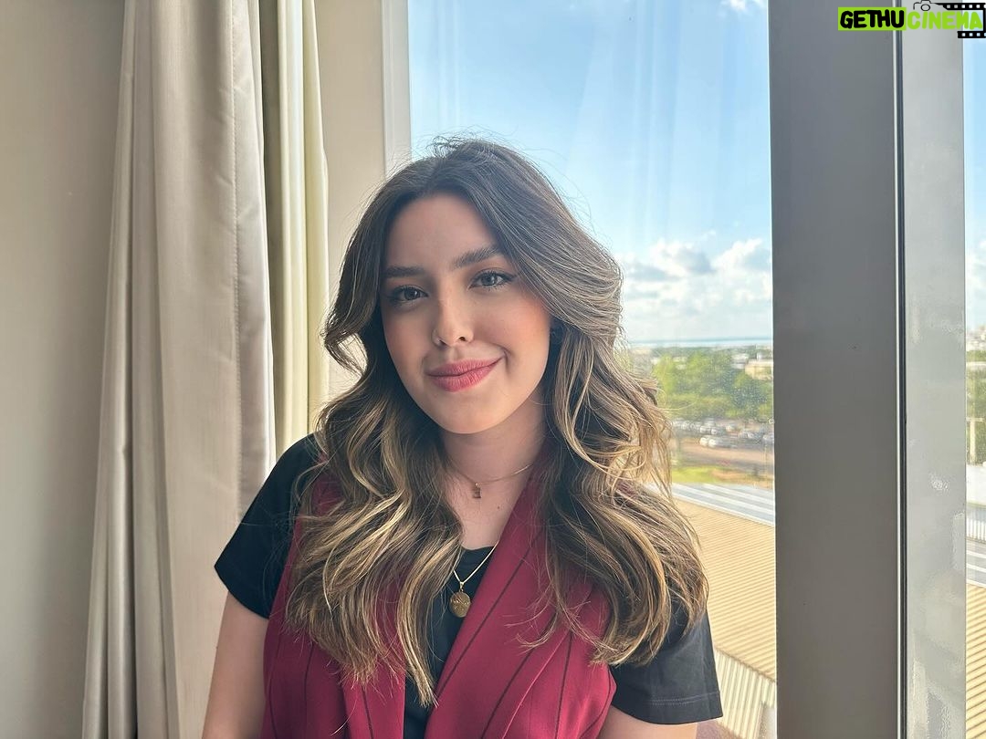 Esther Marcos Instagram - O sorriso de quem caminha com Cristo 😁