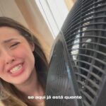 Esther Marcos Instagram - Pov: mesmo derretendo o crente nunca perde o bom humor hahaha