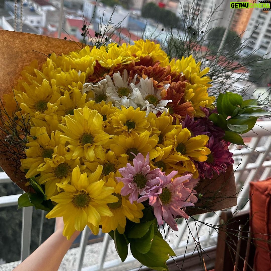 Esther Marcos Instagram - pra você lindeza: 💐