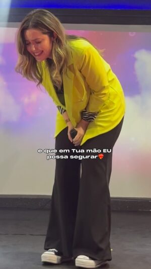 Esther Marcos Instagram - Temos uma trend de “Se uma Coisa”? Temos! E essa eu amei! Uma trend pra mostrarmos pra esse mundo a beleza de uma vida com Cristo. Quero ver todo mundo participando! E pra facilitar a amiga deixou o modelo dessa trend lá nos stories, corre! 

#trend #seumacoisa