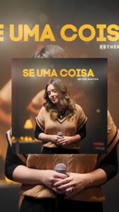 Esther Marcos Instagram - 🚨🎧 SE UMA COISA - 27/10 🚨🎧 É isso mesmo lindeza, o último lançamento desse projeto tão lindo já está chegando e o coração fica como? 🥹 Pra você ouvir essa canção linda em PRIMEIRA MÃO corre lá no link que a amiga colocou na bio e já faça o pré save! É fácil, rápido e de quebra você vai ouvir “SE UMA COISA” antes que todo mundo! 👀🚨 Já coloca na agenda e já avisa os amigos! “SE UMA COISA” tá chegando 🚀🚀