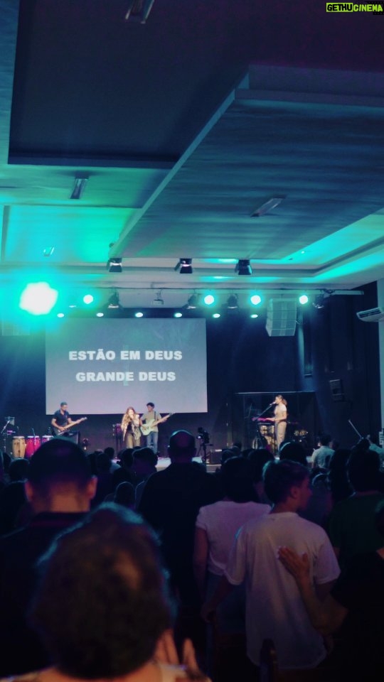 Esther Marcos Instagram - Que celebração tremenda 🔥 Encerramos a Festa das Nações 2023 com um culto maravilhoso que encheu nossas vidas com a presença de Deus 🕊 ICPI Central, uma família para pertencer ❤️ @esthermarcos ICPI Central - Mogi Guaçu