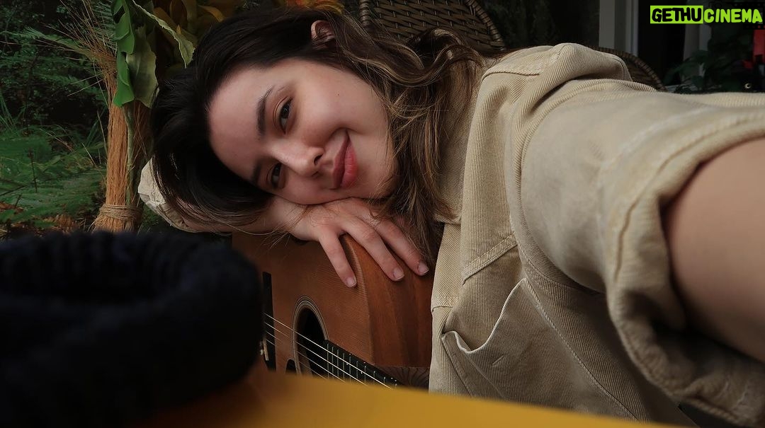 Esther Marcos Instagram - Não vos chamo mais de servos, porque o servo não sabe o que faz o seu senhor. Mas vos chamo de amigos, porque vos manifestei tudo o que ouvi de meu Pai. (Jo 15,15) ❤️🔥