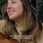 Esther Marcos Instagram - Música: Te amar é o meu respirar 🎧 por aqui a amiga LITERALMENTE acordou louvando e por aí? Hahaha a cara de quem acabou de acordar é o charme do vídeo Para hoje quero compartilhar um lembrete: EM TUDO DAI GRAÇAS (1 Tessalonicenses 5:18)