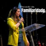 Esther Marcos Instagram - “O que você tem depositado aos pés de Jesus?” 🚨 Essa foi a palavra que Deus ministrou aos nossos corações no domingo (17/09) , o “PECADO DA FAMILIARIDADE”. Reveja aquilo que você tem depositado aos pés de Jesus, pois a entrega é individual.