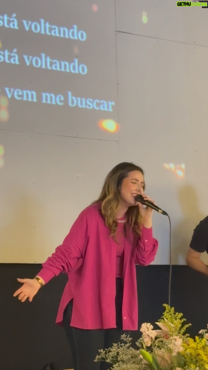 Esther Marcos Instagram - Muito obrigada @fortheone.oficial foi uma honra ministrar o louvor e a palavra com vocês essa tarde. Continuem buscando o nosso Deus a cada dia ❤️🔥