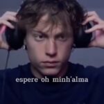 Esther Marcos Instagram - É ASSIM OU NÃO É? Hahah Obrigada amigo @henri_mate pelo vídeo!!! Haha eu amei!! Quem aí já ouviu “espere” hoje? 🎧👀