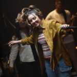 Esther Marcos Instagram - “ESPERE” alcançou mais de 200mil vidas!!! 🥹❤️‍🔥 Essa canção tão linda e poderosa tem falado aos nossos corações de uma forma muito especial! Fico muito feliz em saber que através dela muitas vidas estão recebendo da parte do Senhor um novo ânimo para continuar, tendo a certeza de que no tempo certo Ele virá em nosso favor. Para hoje, borá ouvir muitooooo ESPERE!