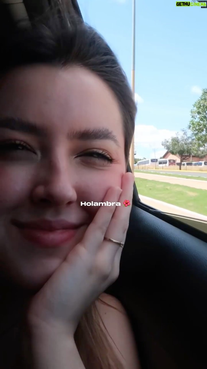 Esther Marcos Instagram - finalmente a amiga aqui conheceu Holambra e com as melhores companhias (os jovens da minha igreja @reflexaocristo) 💐 2 anotações: 📌o sorvete de lavanda não é muito bom não (na minha opinião) entonces escolha outro sabor hahah 📌 cuidado pra não ficar muito perto da galera que dança com aqueles sapatos típicos, eles podem machucar hahaha