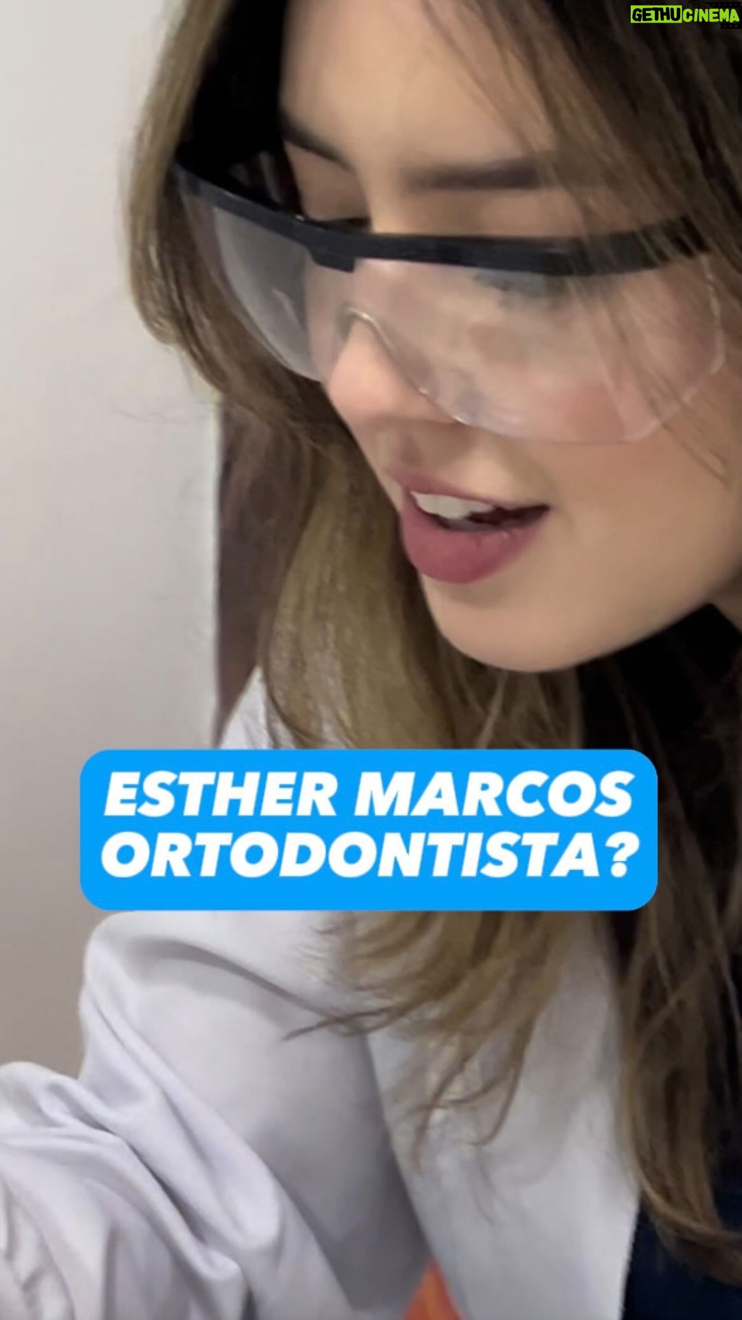 Esther Marcos Instagram - Gostou da experiência como ortodontista @esthermarcos ? 😂 #dentista #alinhadortransparente #aparelho