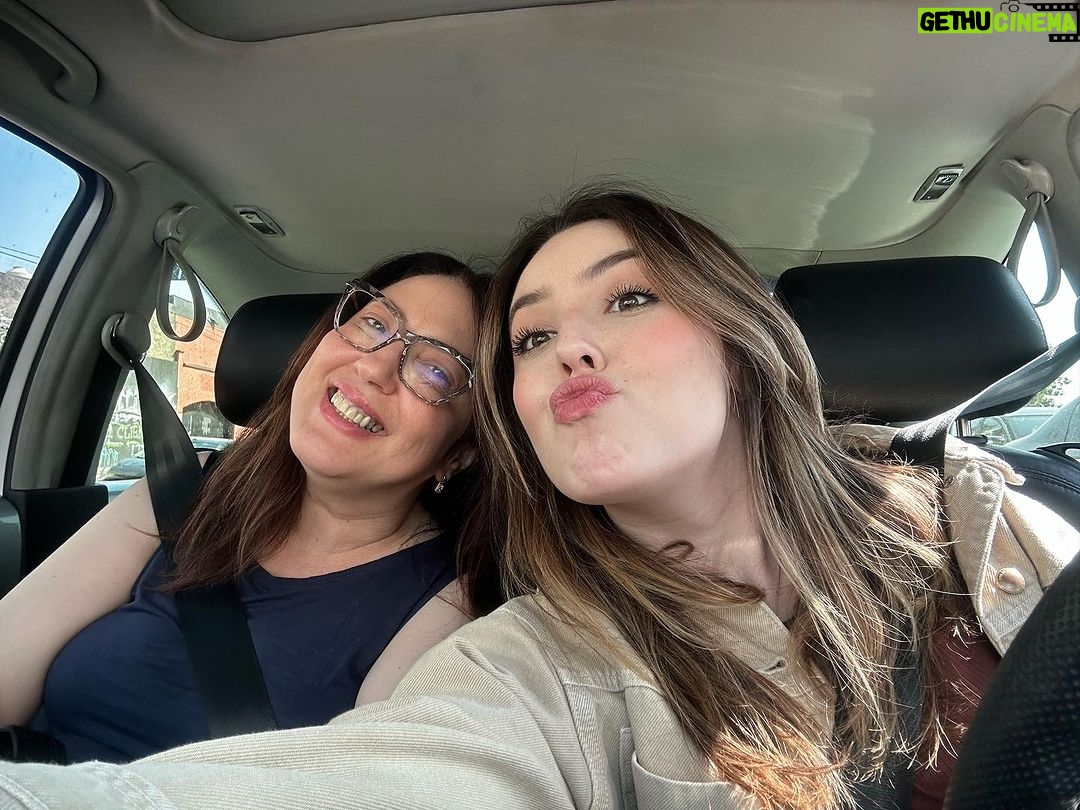 Esther Marcos Instagram - a vida por esses dias 💐