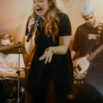 Esther Marcos Instagram – Foi benção estar com vocês ministrando o louvor e a palavra @mobi_sc  continuem cheios da presença dEle!!

Deus abençoe hoje e sempre ❤️‍🔥