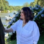 Fabiana Karla Instagram – Um fim de semana florido como as hortênsias de Gramado.🪻Cuide do seu jardim interior 🌱

#sextôu #gramado