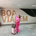 Fabiana Karla Instagram - Um tbt de uma das minhas idas para o aeroporto! ✈️ E você, se fosse sair de férias hoje, qual seria o seu destino? 🏖️❄️🌋🏂