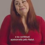 Fabiana Karla Instagram - Na minha casa, o Natal sempre foi festa! Eu decoro tudo! Desde a cadeira até as maçanetas (me julguem)🤦🏻‍♀️ E tem a ceia que todo mundo só pode comer depois de 00h 😂 E você, me conta aqui como seria o natal se o mundo inteiro celebrasse igual na sua casa? 🎄🎅 . . . . #oprimeironataldomundo #natal #natal2023 #feliznatal #natalino