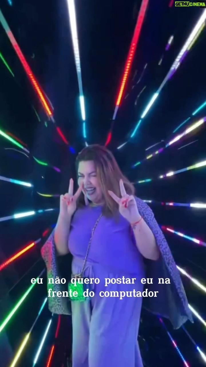 Fabiana Karla Instagram - A gente só posta o que a gente quer, não é mesmo!? 😂 Quem mais só gosta de postar o close? 🤣 . . . #trend #meme #close
