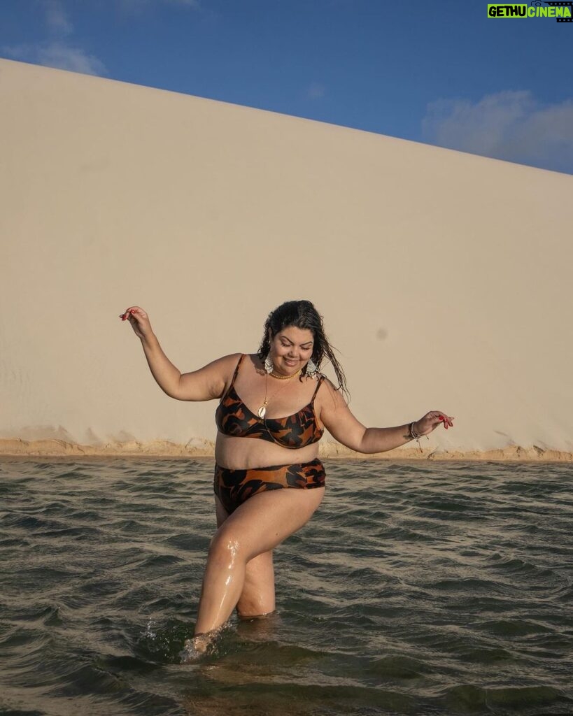 Fabiana Karla Instagram - Deixando minhas pegadas nas dunas, mergulhando na beleza das lagoas. Nos Lençóis Maranhenses, encontro a harmonia perfeita entre aventura e paz. Que lugar incrivel!! 😍 📸: @jvdsoares @oris.valdo #LençóisMaranhenses #MomentosInesquecíveis Lencois Maranhenses
