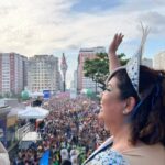 Fabiana Karla Instagram - Vivi momentos incríveis no Galo da Madrugada com Sorriso! 🦷😁 E eu não poderia deixar de mostrar para vocês um pouco do maior bloco de Carnaval do País! Cada detalhe era refrescante, como @sorrisobrasil #SorrisoNoGalo #ExpeciAHlista #EspeciAHlistaemRefrescancia #publi