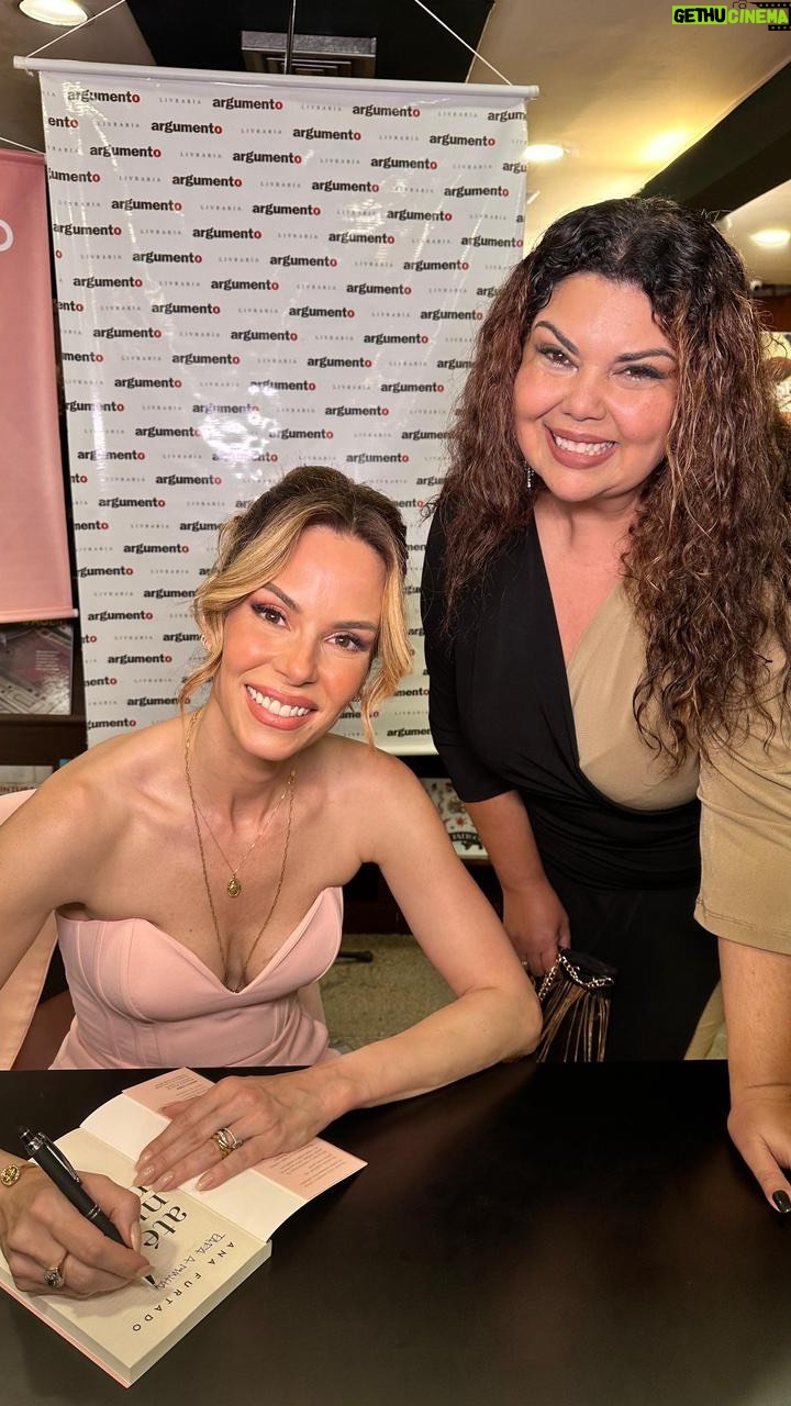 Fabiana Karla Instagram - Noite linda que celebrou a vitória de @aanafurtado , essa mulher que venceu uma batalha dura contra o câncer e transformou sua experiência em um livro maravilhoso e inspirador! Agora é desfrutar da vida e das alegrias com todas as pessoas que te amam. E são muitas! Foi uma noite de sucesso! Adorei encontrar tantas pessoas que não via há tempos! Em outubro, o mês da conscientização sobre o câncer de mama, Ana nos presenteia com seu livro ‘Até Nunca Mais’. Uma jornada de autocuidado, amor e superação, e fé, e sua caminhada até o processo de cura. Parabéns pelo sucesso e que alegria participar desse momento.🙏🏼 💖📖✨ #AtéNuncaMais #AmorESuperação #Inspiração #OutubroRosa
