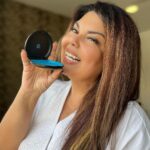 Fabiana Karla Instagram – Oii pessoal! 🤩
Hoje quero compartilhar algo especial com vocês, uma campanha que vai deixar vocês sorrido à toa! Estou falando da #ClicaeVai da @invisalignbrasil
O meu sorriso é uma parte essencial da minha imagem e isso faz parte do meu trabalho, e na minha jornada com Invisalign, percebi como a saúde do meu sorriso me deu ainda mais confiança.
Sei que muitos de vocês me acompanham por causa das minhas aventuras nos palcos e nas telas, e recebo muitos elogios pelo meu sorriso 😁 mas tenho que dar os créditos para minha dentista @dra.flaviacristine e para Invisalign que me permitiu continuar a espalhar o riso e humor pelo mundo!
Conheçam @invisalignbrasil e saiam espalhando um sorriso saudável por aí!